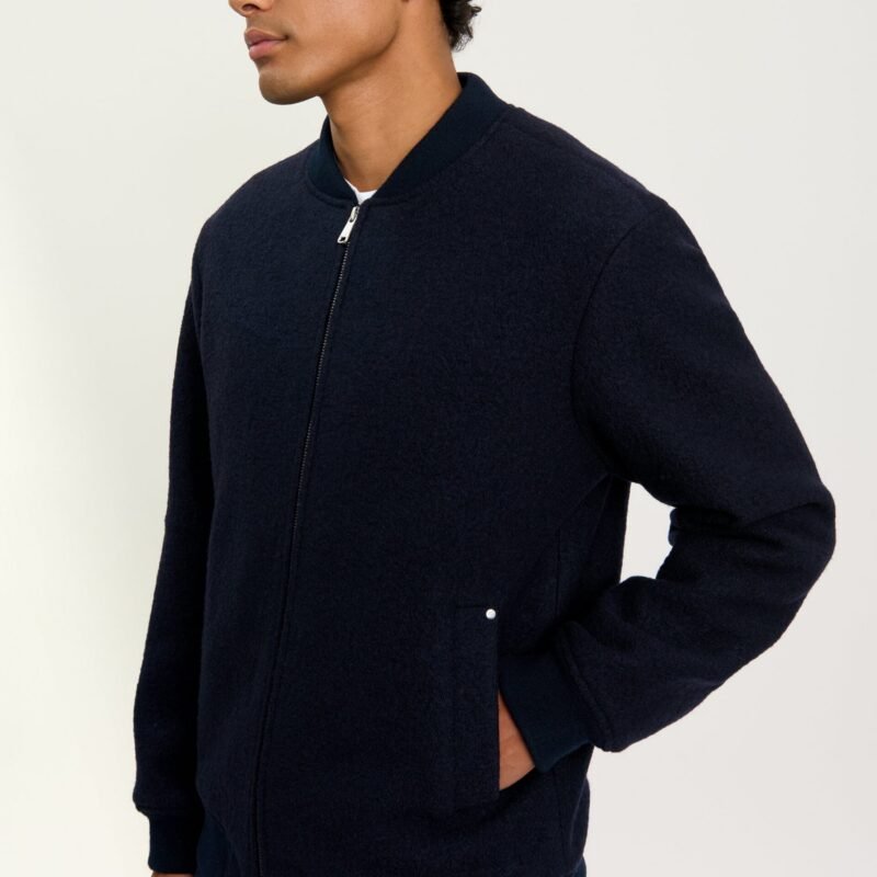 The lightweight Cloudwool Bomber Jacket in Navy