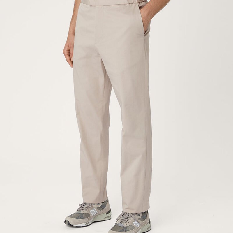 The 24 Trouser Relaxed Fit in Beige